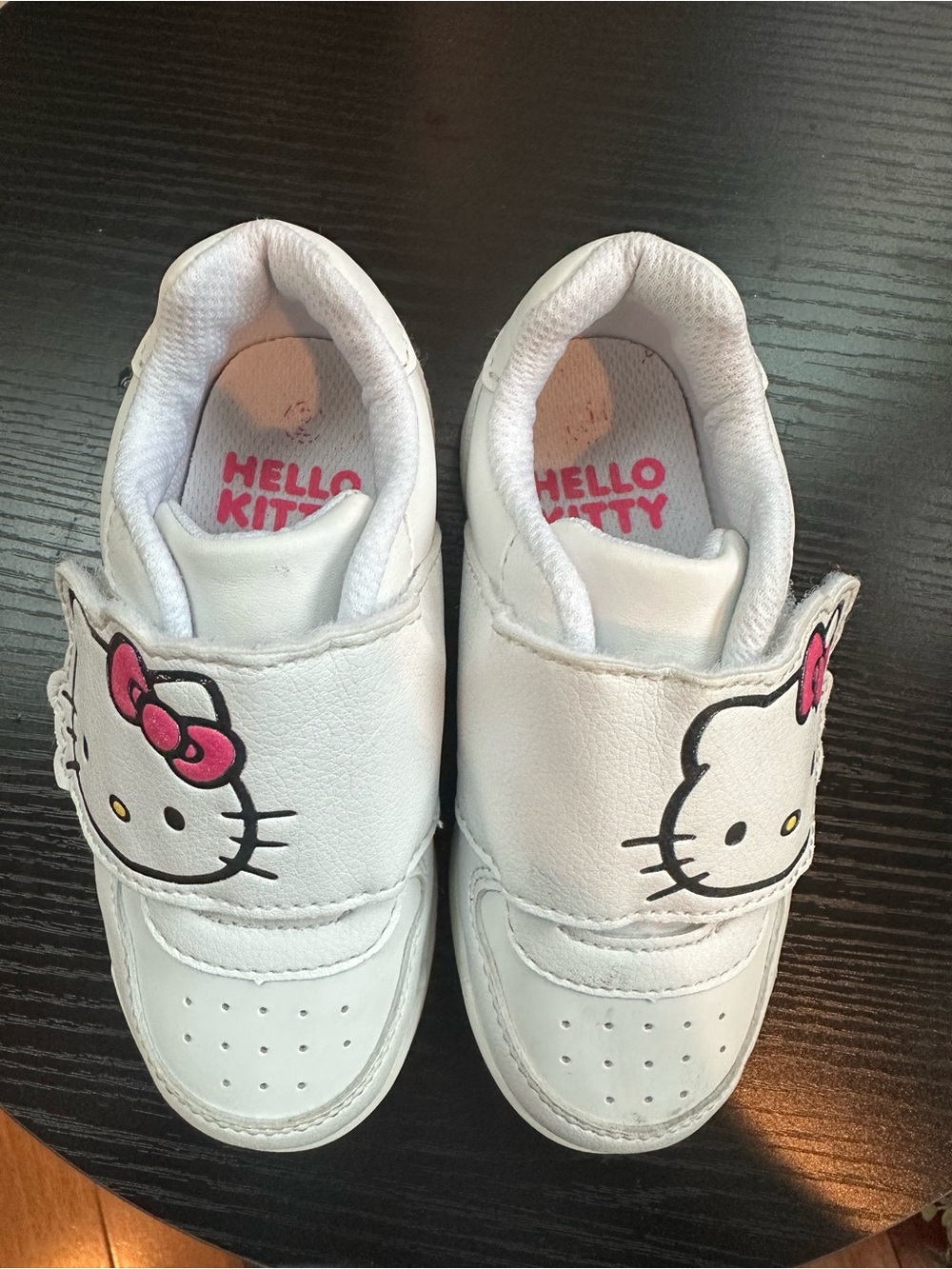 Sanrio Hello Kitty Girls' 9T Sneakers